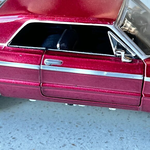 1964 Chevrolet Johnny Lightning Impala Diecast Model Car 1:24 Scale Vintage Maro - Picture 11 of 13